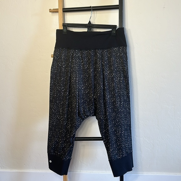 Vintage Lululemon Drop It Crop (Size 10) - Picture 4 of 8